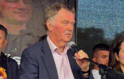 Protesta në mbështetje të UÇK-së në Hagë, ish-ambasadori holandez në Kosovë: I thashë Hashim Thaçit që do të lirohet, s’ka prova ndaj tij