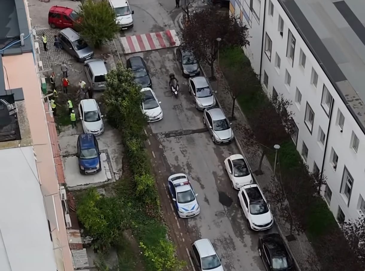 Sako inspekton punimet në kuartallin në qendër të Durrësit: Po ndërtojmë një rrugë të re (VIDEO)