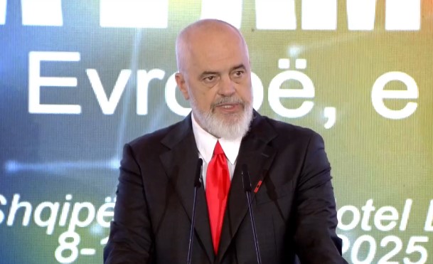 Rama kritika për ambasadorët: Nuk kemi luksin të mos dimë se kush janë shqiptarët që shkëlqejnë jashtëvendit