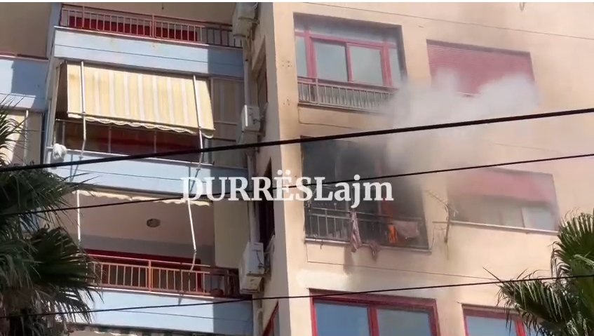 Rastësi apo…/ Një tjetër apartament në flakë në pallatin 12-katësh në Durrës (VIDEO)