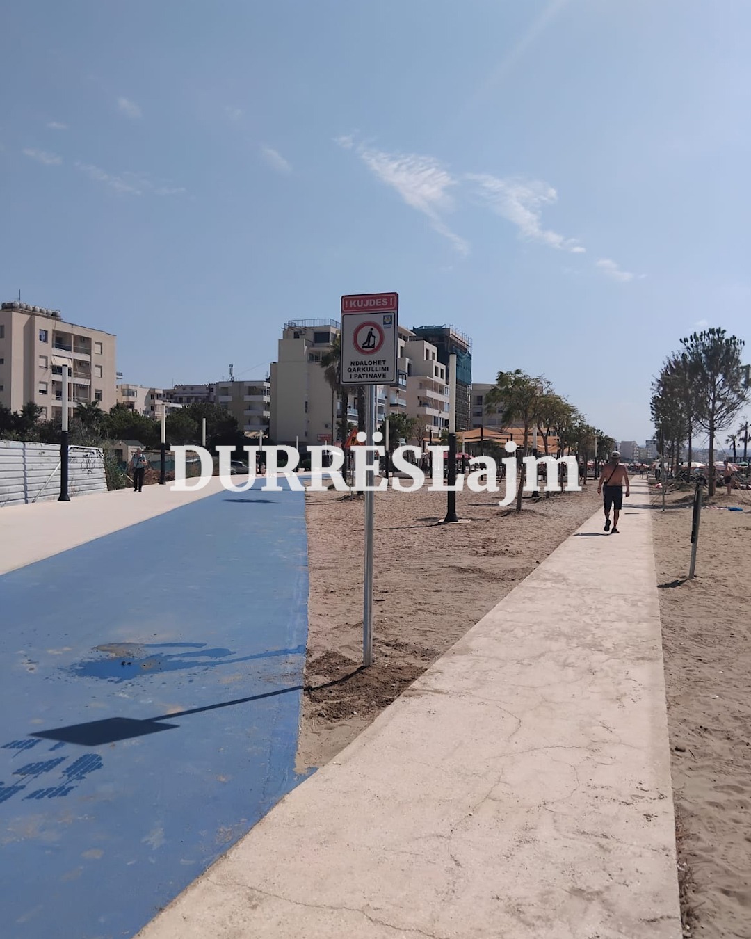 Ndalimi i motomjeteve elektrike, vendoset sinjalistika vertikale edhe në shëtitoren e plazhit të Durrësit (FOTO)