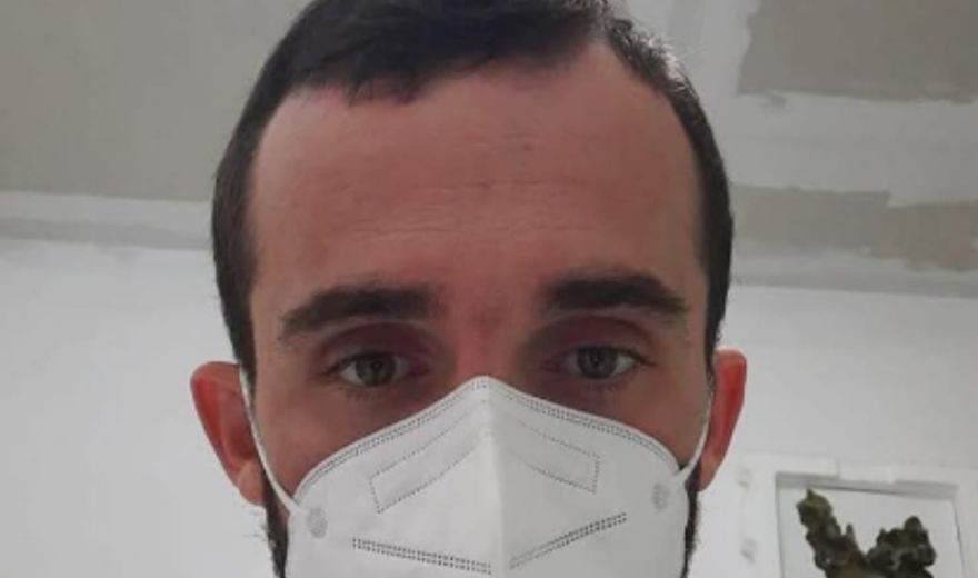 Plagosi infermierin me gërshërë te spitali &#8220;Shefqet Ndroqi&#8221;, del fotoja e mjekut radiolog që u arratis