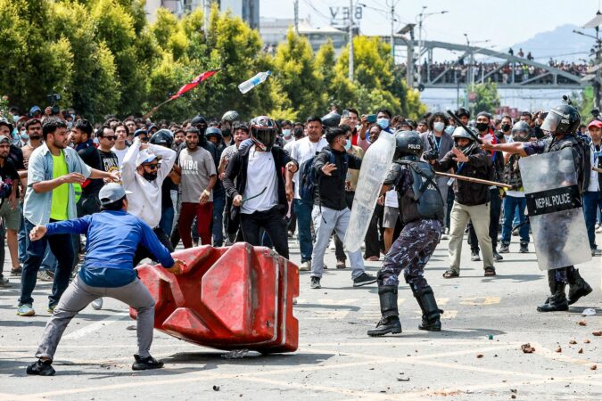 Pas protestave të dhunshme në Nepal, nisin sot bisedimet për qeverinë e përkohshme