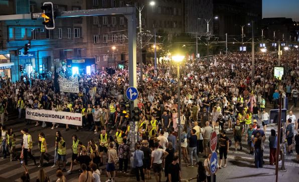 Vijojnë protestat kundër qeverisë së Vuçiç, kërkohen zgjedhje të parakohshme