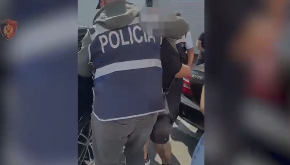 Kapet duke marrë pakon nga Kanadaja me lëndë narkotike, arrestohet 22-vjeçari