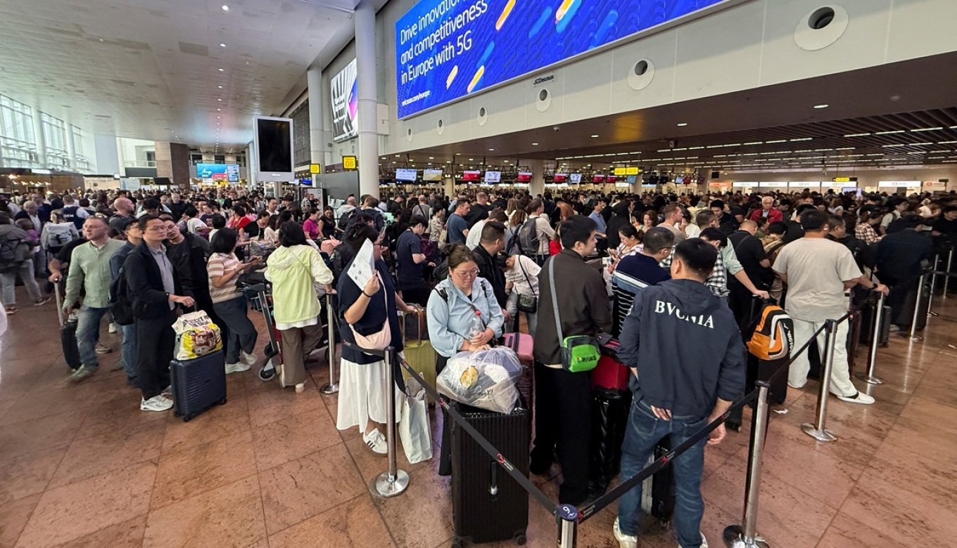 Vijon kaosi në aeroportet evropiane pas sulmit kibernetik