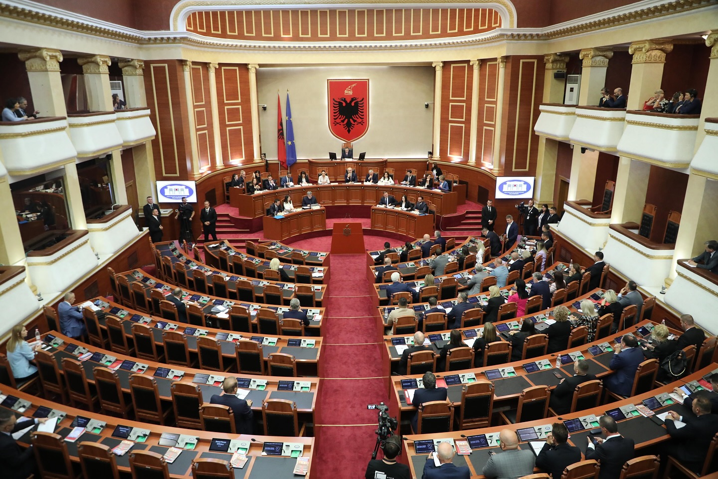 Kuvendi mblidhet sot në seancë plenare, në rend dite miratimi i anëtarëve të komisioneve parlamentare! 