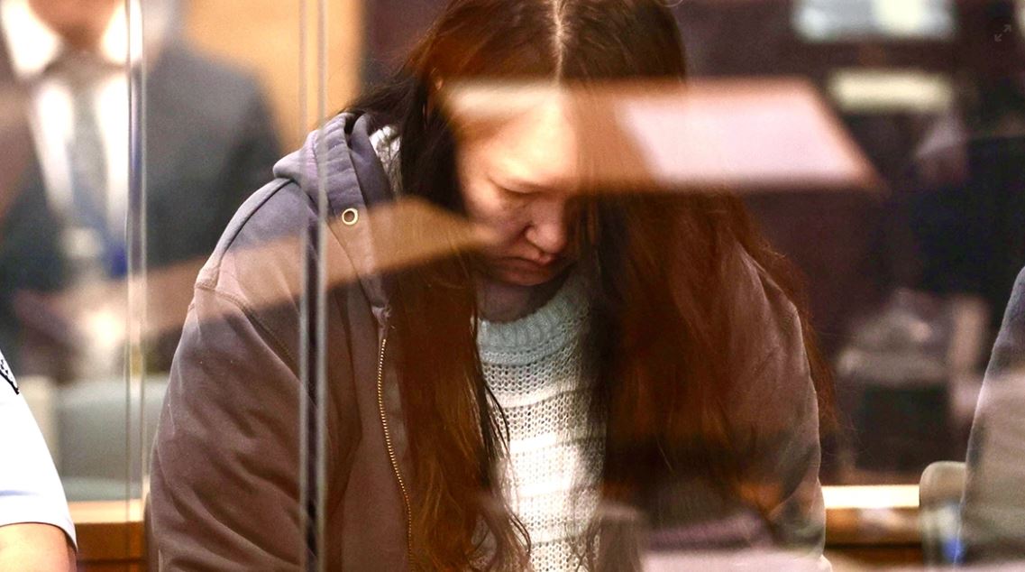 Vrau dy fëmijët dhe trupat i futi nëpër valixhe, dënohet nëna koreane në Zelandën e Re