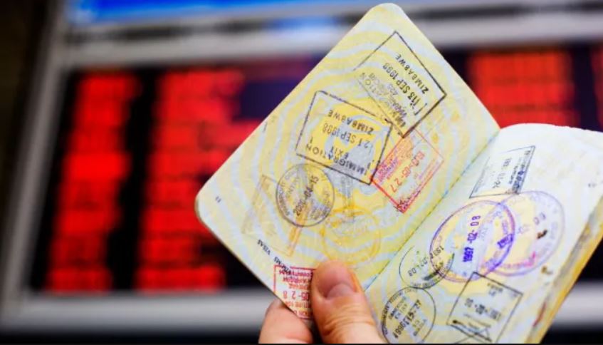 29 vende europiane do të heqin vulat në pasaporta. Vetëm 4 shtete jashtë BE-së në listë, mungon Shqipëria