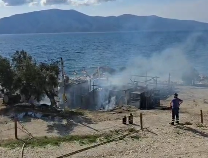Restoranti përfshihet nga flakët, digjet plotësisht! 