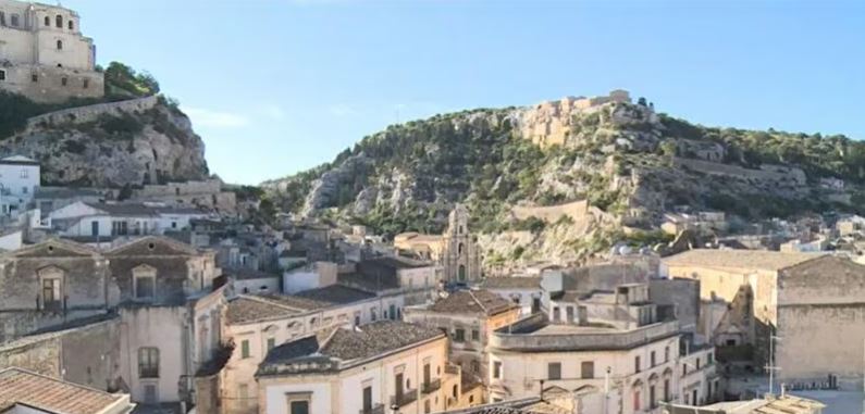 Luftë mes dy bandave në Itali për kontroll territori, plagosen me armë shqiptari dhe 2 tunizianë!