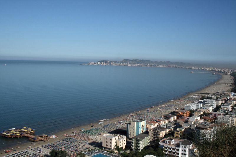 Raporti për plazhet më të pastra/ Vija bregdetare e Durrësit dhe Golemit, më të ndoturat