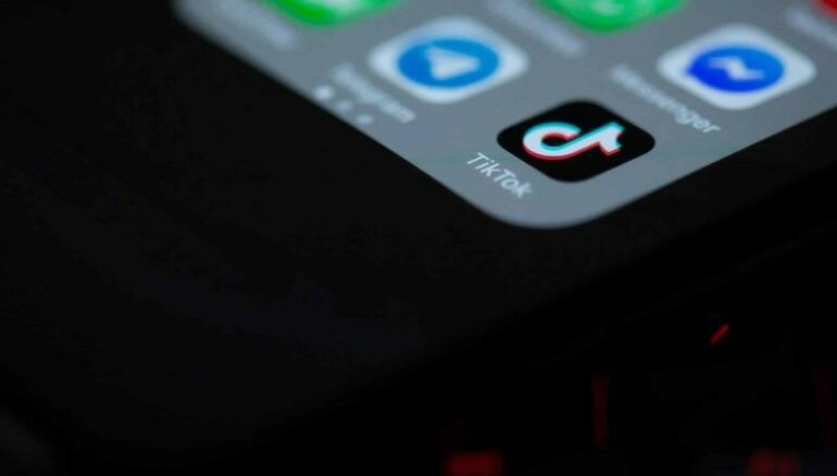 BIRN: Ndalimi i TikTok-ut në Shqipëri shpërfillet gjerësisht, madje edhe nga aleatët e Ramës