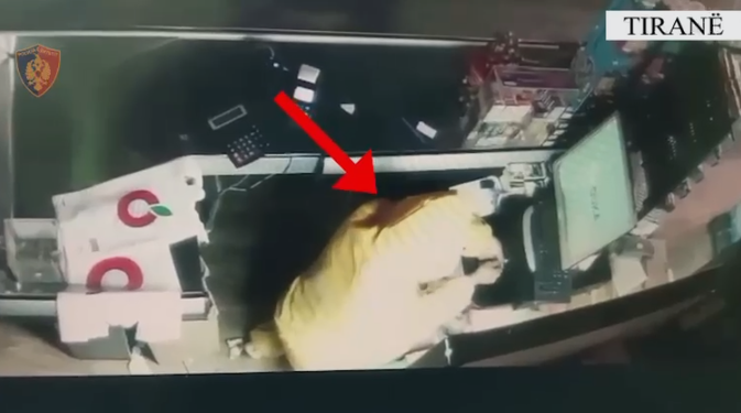 Vodhi një shumë parash në një market, arrestohet 32-vjeçari 