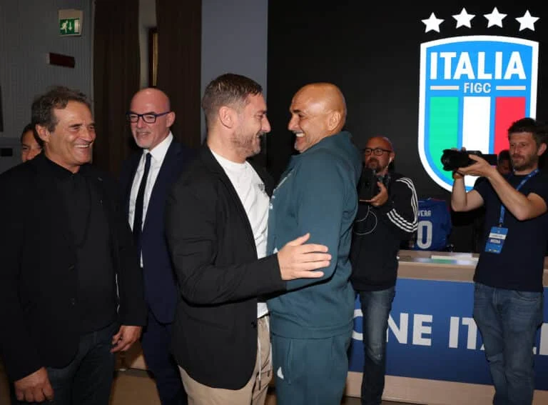 Totti dhe Spalletti harrojnë mosmarrëveshjet, bashkohen për një reklamë