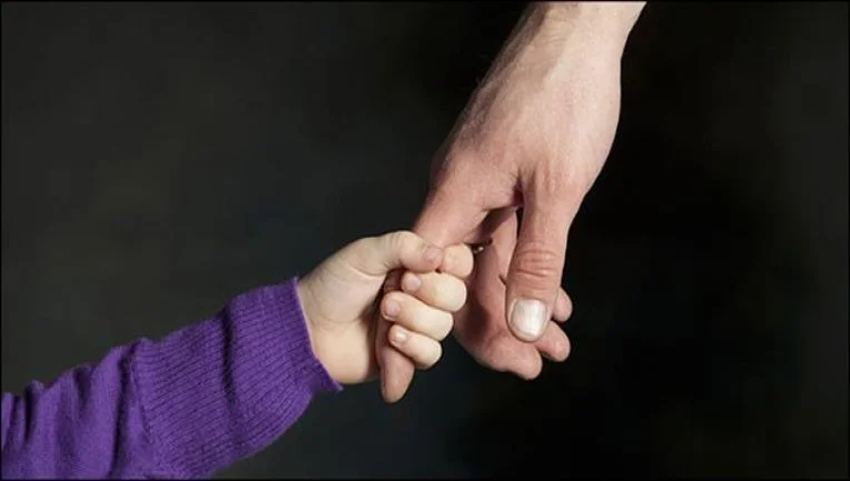 Refuzoi kujdestarinë e fëmijës pas divorcit, procedohet 37-vjeçarja në Durrës