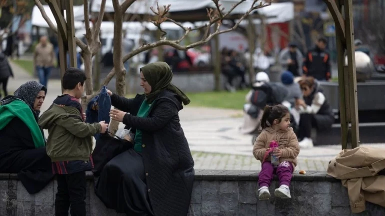VIDEO/ Tërmeti 6 ballë në Turqi, skena paniku, njerëzit u hodhën nga ballkonet e banesave
