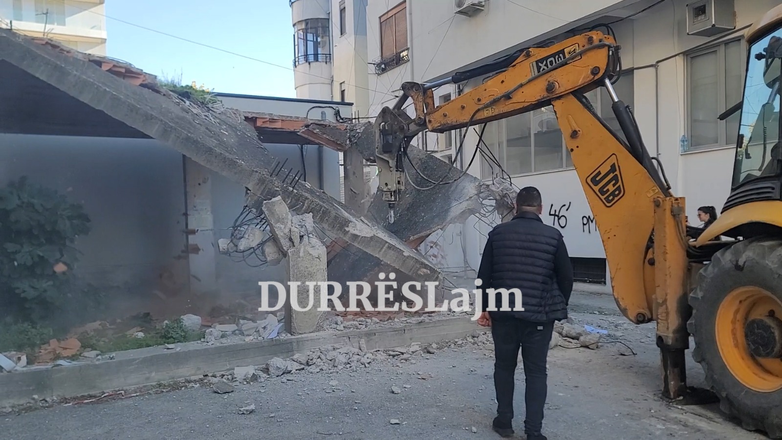 Durrës, sërish një aksion i IMT-së për lirimin e hapësirave publike (VIDEO)