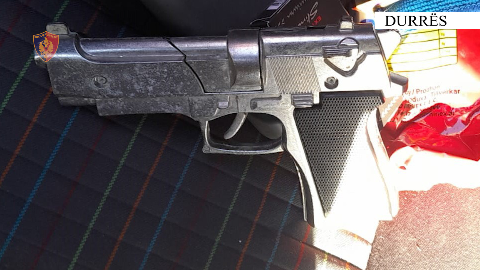 Durrës, kanosi me pistoletë policin, arrestohet 46-vjeçari