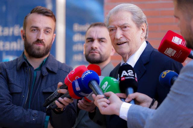 “Rama i tmerruar nga ato që di Veliaj”, Berisha sulmon Begajn: I padenjë për të qenë President, është peng i akteve kriminale