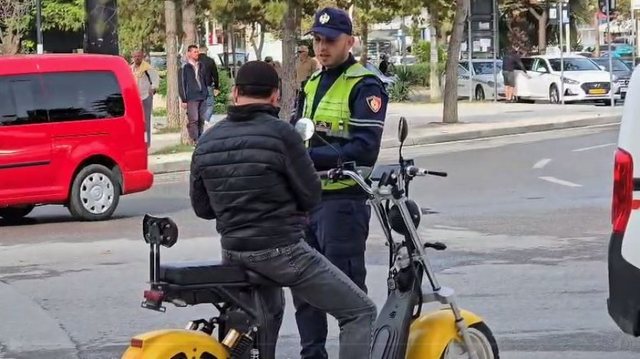 &#8220;Rrëmbimi i monopatinave përmes një urdhri vetëm në Facebook&#8221;! Qytetarët lajmërojnë protestë të mërkurën para Policisë Rrugore