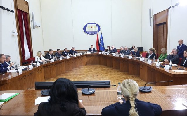 “O zari i Suel Çelës, do shkosh në burg”, plas keq në Konferencën e Kryetarëve! Bardhi akuzon Ballën, socialisti ia kthen: Ik ore pirdhu..