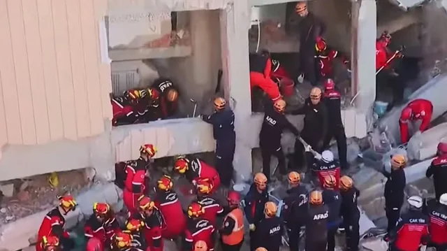 Turqi! Shembet një ndërtesë shtatëkatëshe, një familje bllokohet nën rrënoja