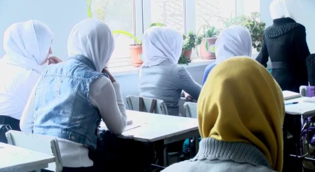 Supremja e hedh poshtë padinë kundër mbulesës islame në shkollat e Kosovës