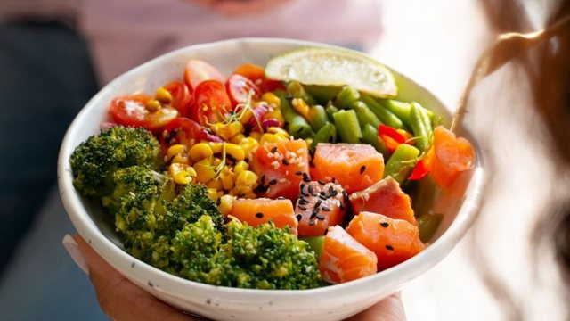 5 arsyet pse ndiheni të lodhur edhe kur hani shëndetshëm