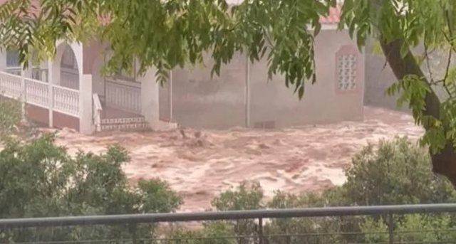 Spanja në alarm të kuq nga përmbytjet