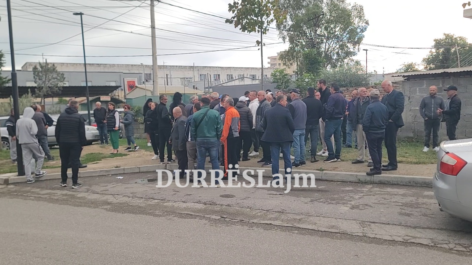 Të përmbytur 2 herë brenda vitit, banorët e Durrësit të ri kërkojnë nga bashkia ndërhyrje urgjente dhe zgjidhje afatgjatë (VIDEO)