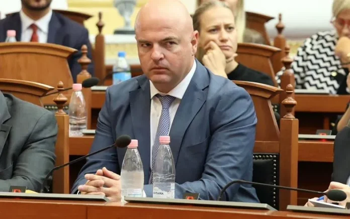 Iu arrestua vëllai në Durrës, reagon deputeti Loer Kume: Do ta konsideroj të pafajshëm derisa drejtësia të flasë