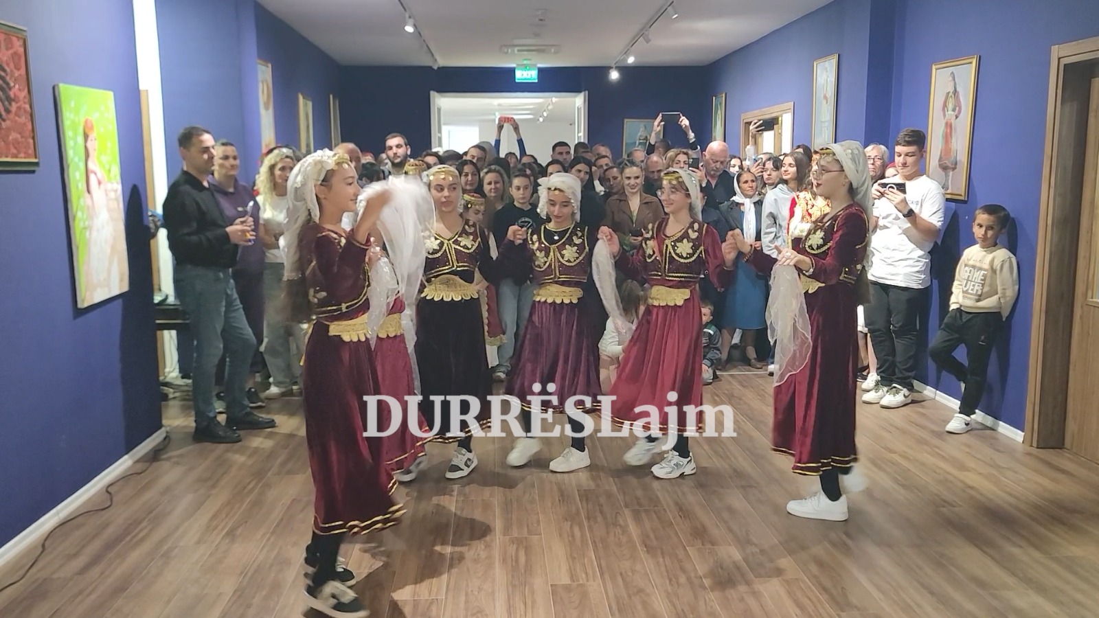 “Traditat në duart e rinisë”, aktiviteti që bëri bashkë të rinjtë e Durrësit dhe traditat nga të gjitha trevat (VIDEO)