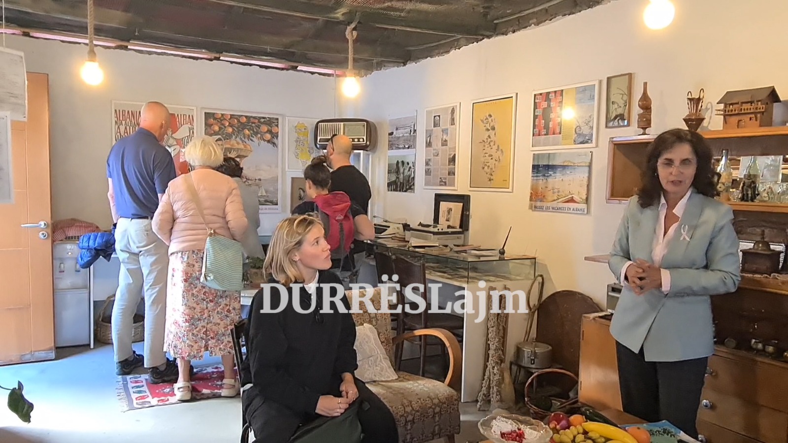 Durrës/ Ekspozita muze “Turistë të përgjuar”, të huajt tregojnë interes për vitet e komunizmit (VIDEO)