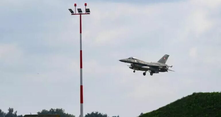 Polonia ngre në ajër avionët luftarakë, vendos nivelin më të lartë të gatishmërisë