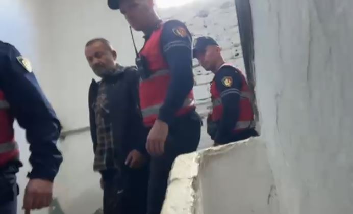 Kërcënoi gjyqtarët, shoqërohet nga policia xhaxhai i Elvis Shkambit