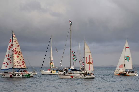 Transportonin barna dhe ushqime, Izraeli bllokon sërish anije ndihmash për Gazën