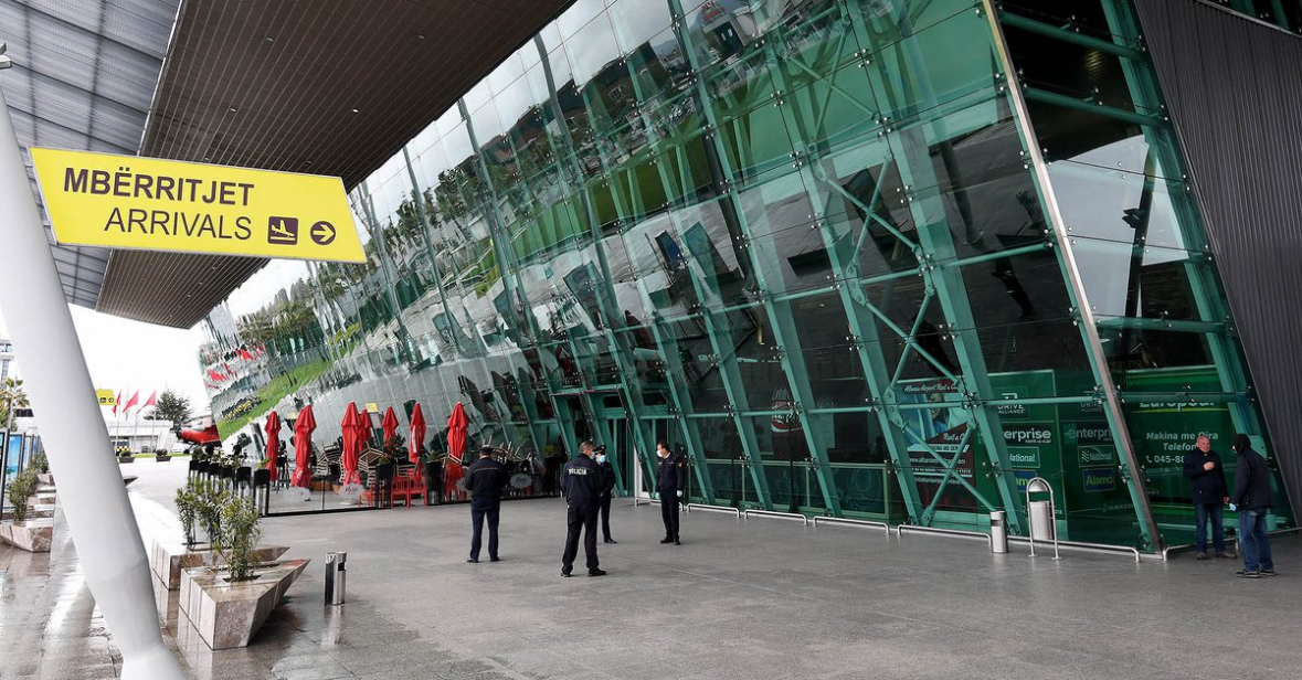 Rinas/ Sekuestrohen mbi 22 mijë euro, 2600 dinarë maqedonas dhe 6 dokumente false. E pësojnë 6 persona 