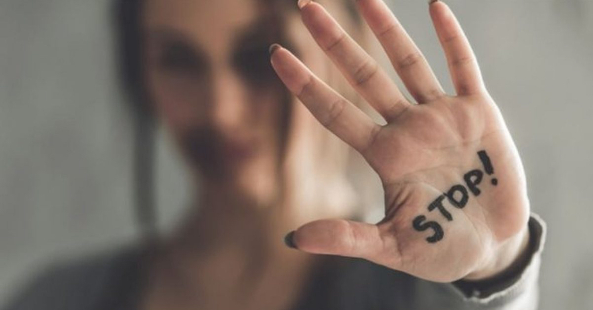 Nis konsultimi publik/ Gjobë deri në 500 000 lekë për bullizmin online ndaj grave dhe vajzave 