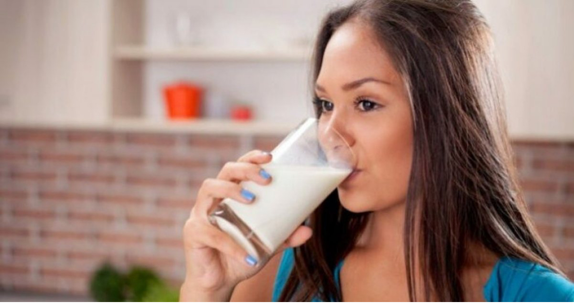 Pijeni me masë, shumë qumësht mund të jetë i dëmshëm! Ja çfarë ndodh me trupin tuaj 