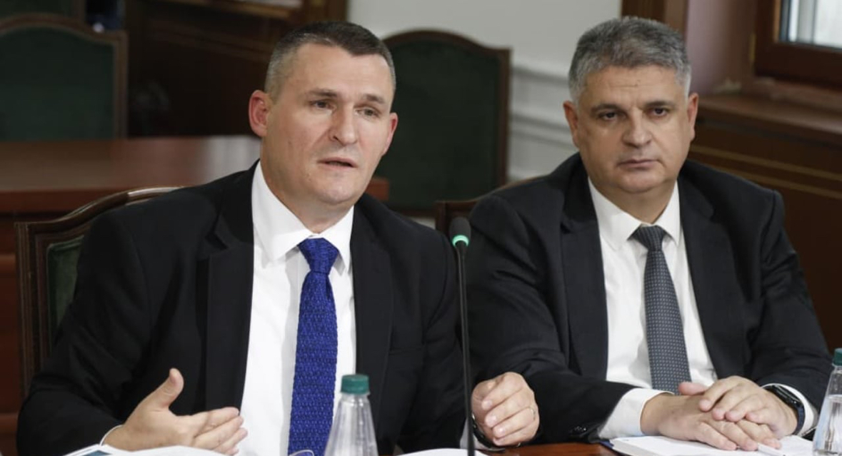 “Drejtori i ARRSH-së është marrë i pandehur”, Dumani në Kuvend: Është dërguar për gjykim edhe ish-drejtori i Rrugëve, në hetim edhe ish-drejtori i KESH