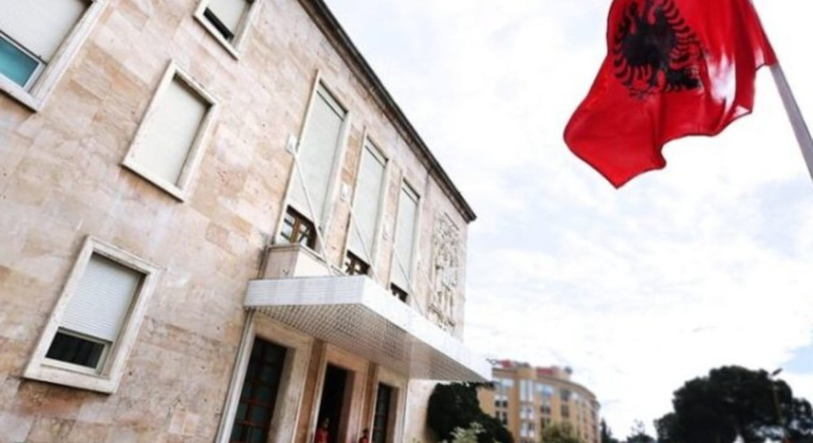 Qeveria miraton katër zv.ministra të rinj, shkarkohen tre të tjerë