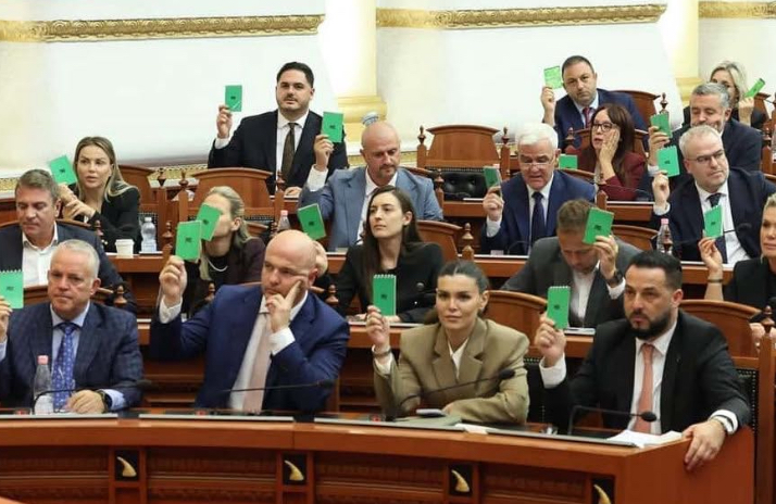 Deputeti Arkend Balla: Nuk munda ta mbaj fjalën për shkak të zhurmnajës. Shqipëria e pastër nuk pret zhurmë, por veprim