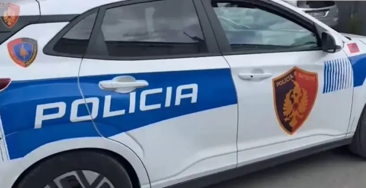 Gjendet i pajetë brenda makinës një burrë në autostradën Fier–Vlorë 