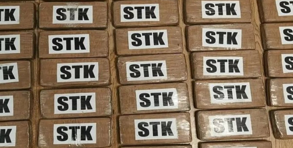 Kapen mbi 38 kg lëndë narkotike të fshehura në kontejner bananesh në portin e Pireut 