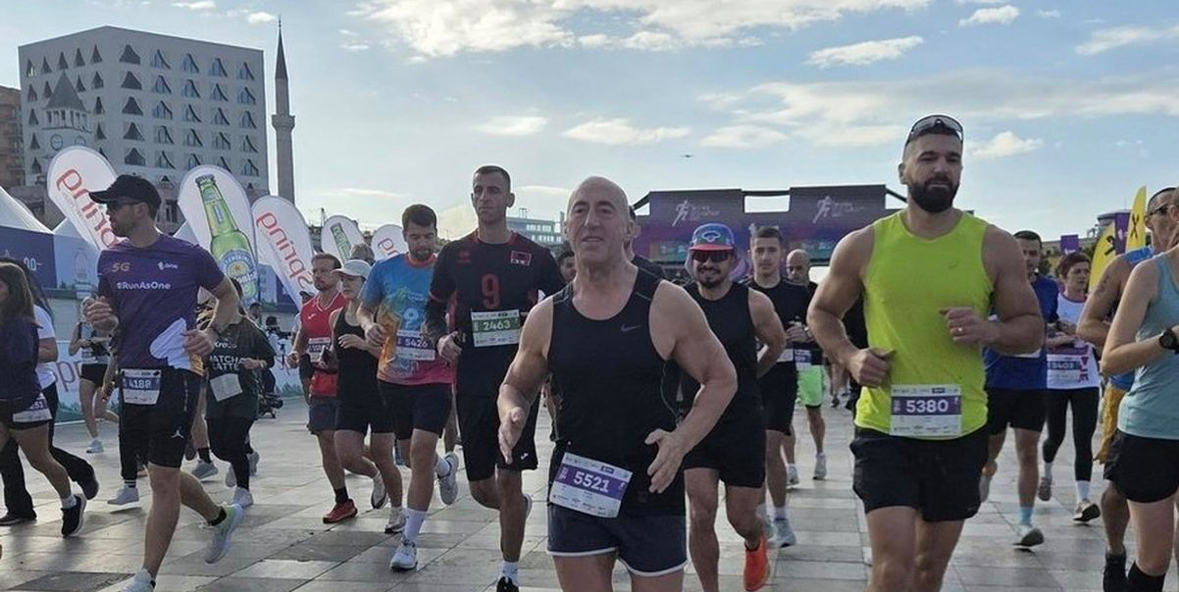 Ish-kryeministri i Kosovës, Ramush Haradinaj vrapon sot në “Maratonën e Tiranës”