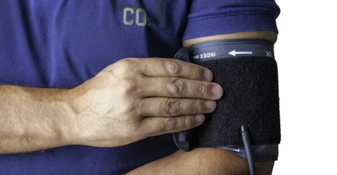 Mos i neglizhoni, këto shenja në fytyrën tuaj tregojnë se keni hipertension 