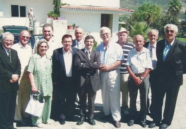 In memoriam/ I urti, fisniku, i ndershmi durrsak Selami Dakoli na la