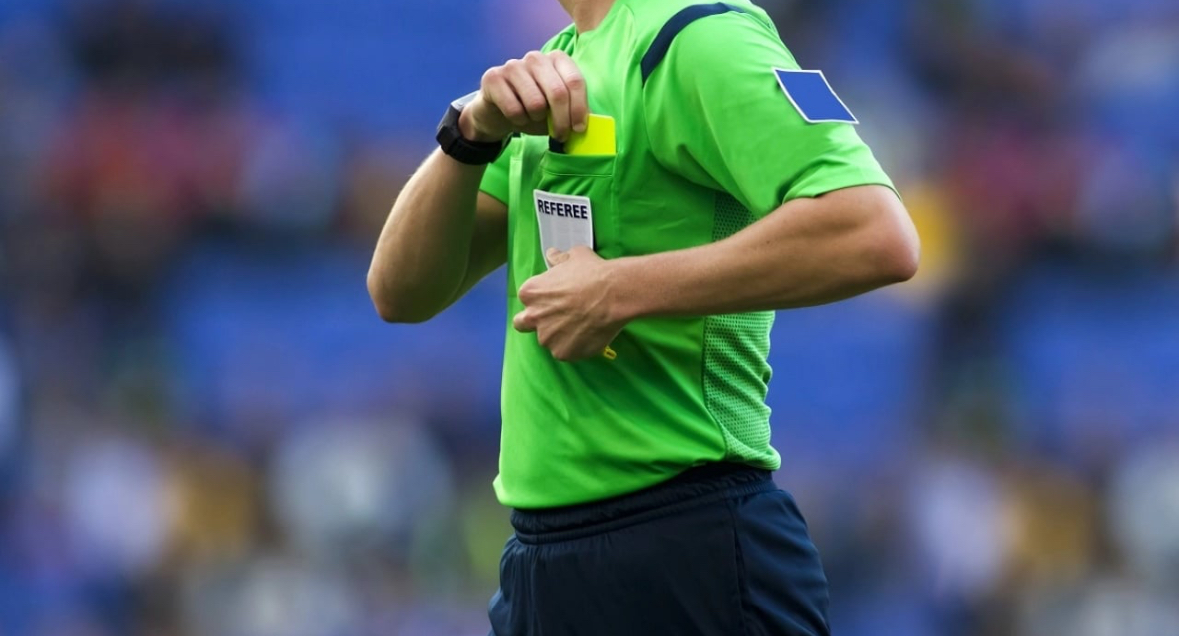 Skandal në futbollin italian, gjyqtarë të korruptuar për të trukuar ndeshjet, zbulohen bastet ku fitonin miliona euro