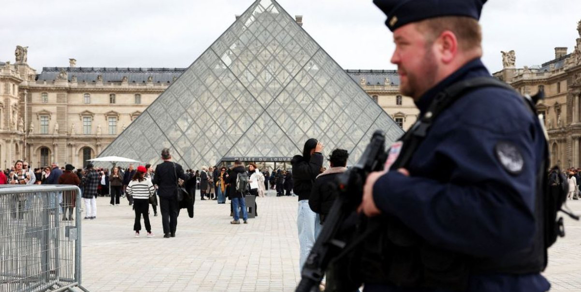 “Grabitja e shekullit” në Muzeun e Louvre/ Dy të arrestuarit pranojnë fajësinë 